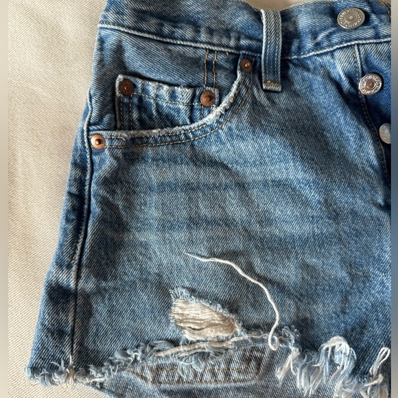 Levi's Women's Shorts 501 Levi’s Shorts - Picture 3 of 3